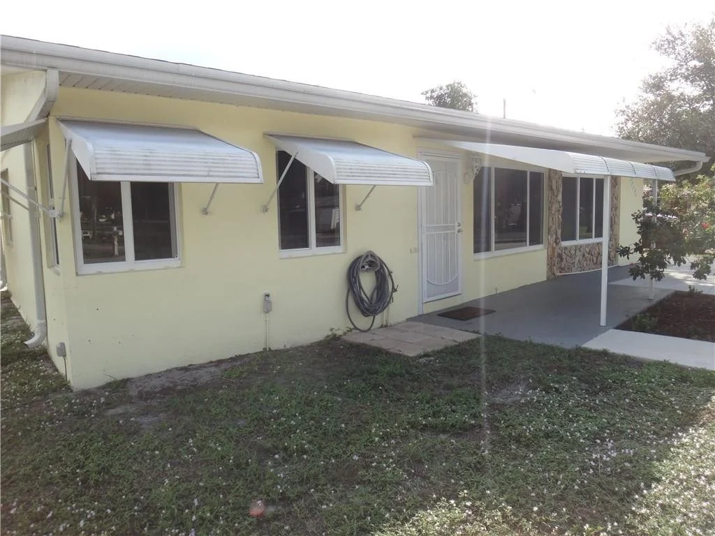 Photo of 900 NE 23rd Place