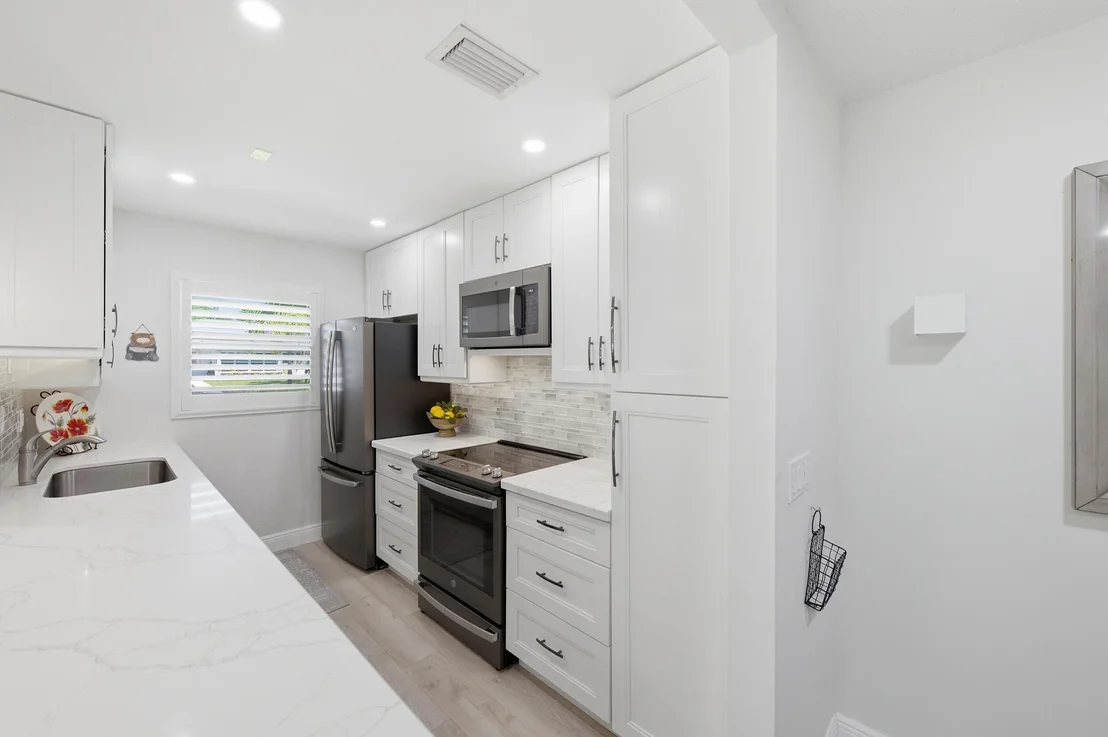 Photo of Unit D at 957 Circle Drive
