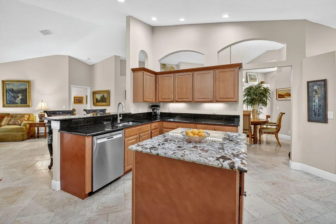 Photo of 523 Canoe Point