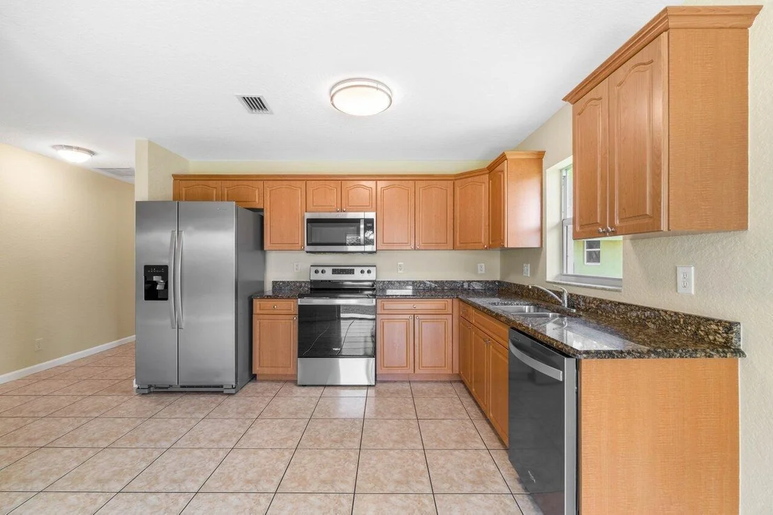 Photo of 352 Fleming Avenue