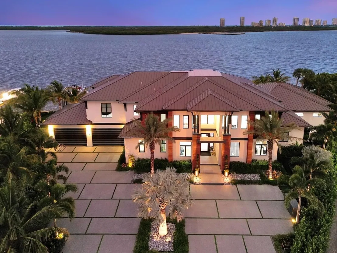 Photo of 712 Lakeside Circle