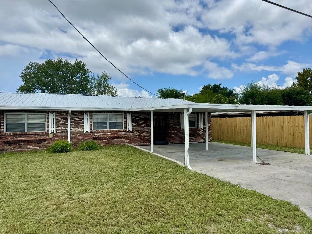 Photo of 1397 Lake Drive W