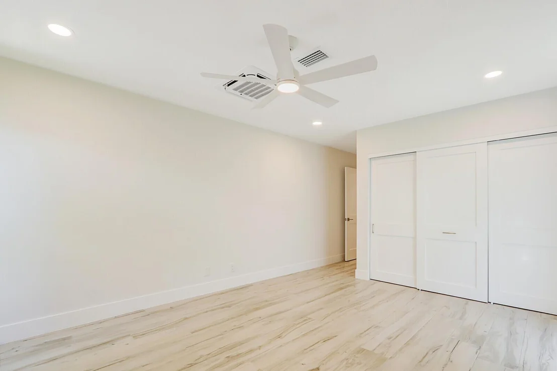Photo of 17026 Bay Street