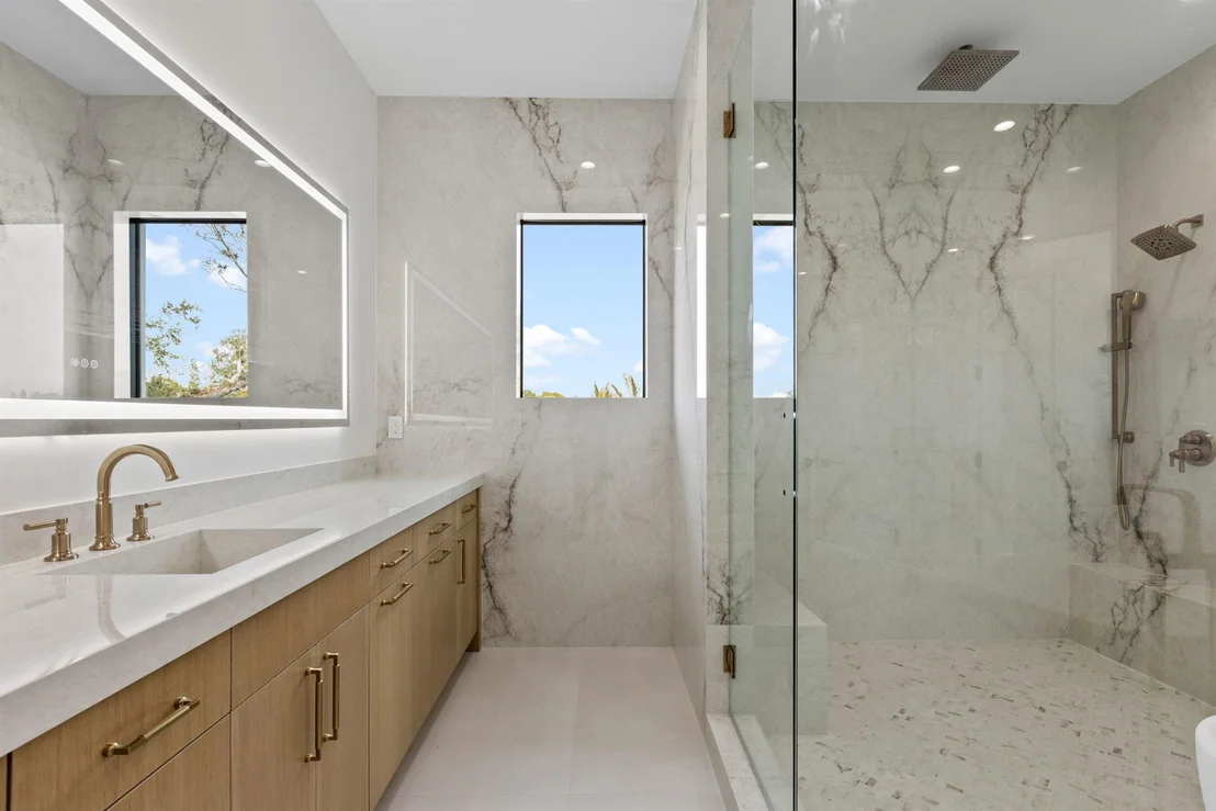 Photo of 88 W Riverside Drive