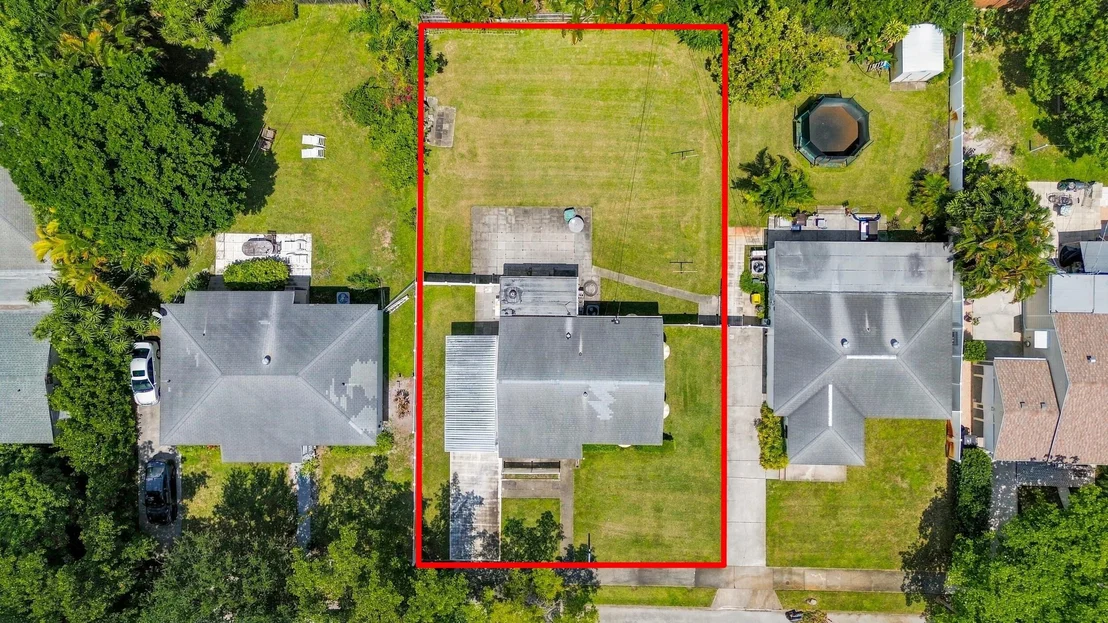Photo of 933 UPLAND Road