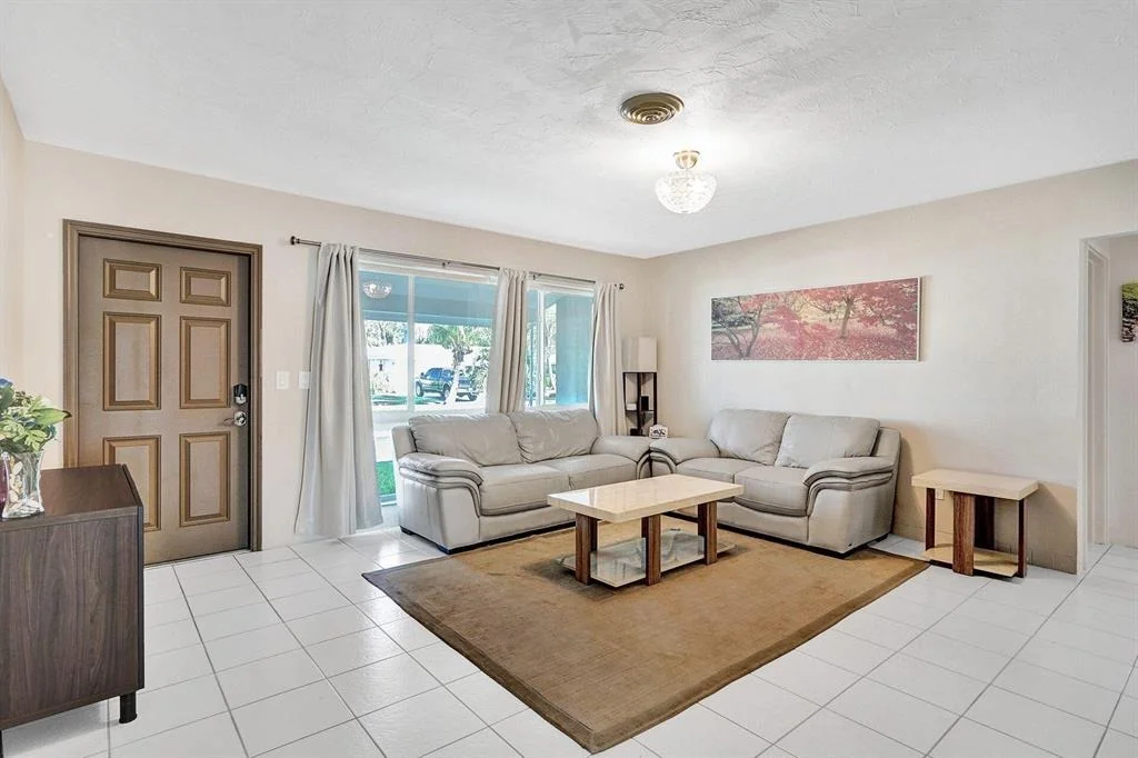Photo of 371 SE 5th Avenue