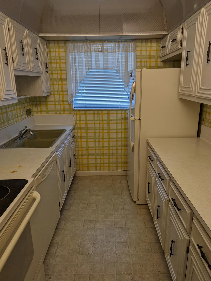 Photo of Unit D at 360 High Point Boulevard