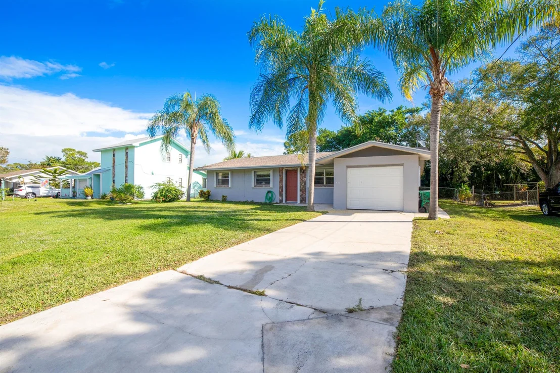 Photo of 6008 Palm Drive