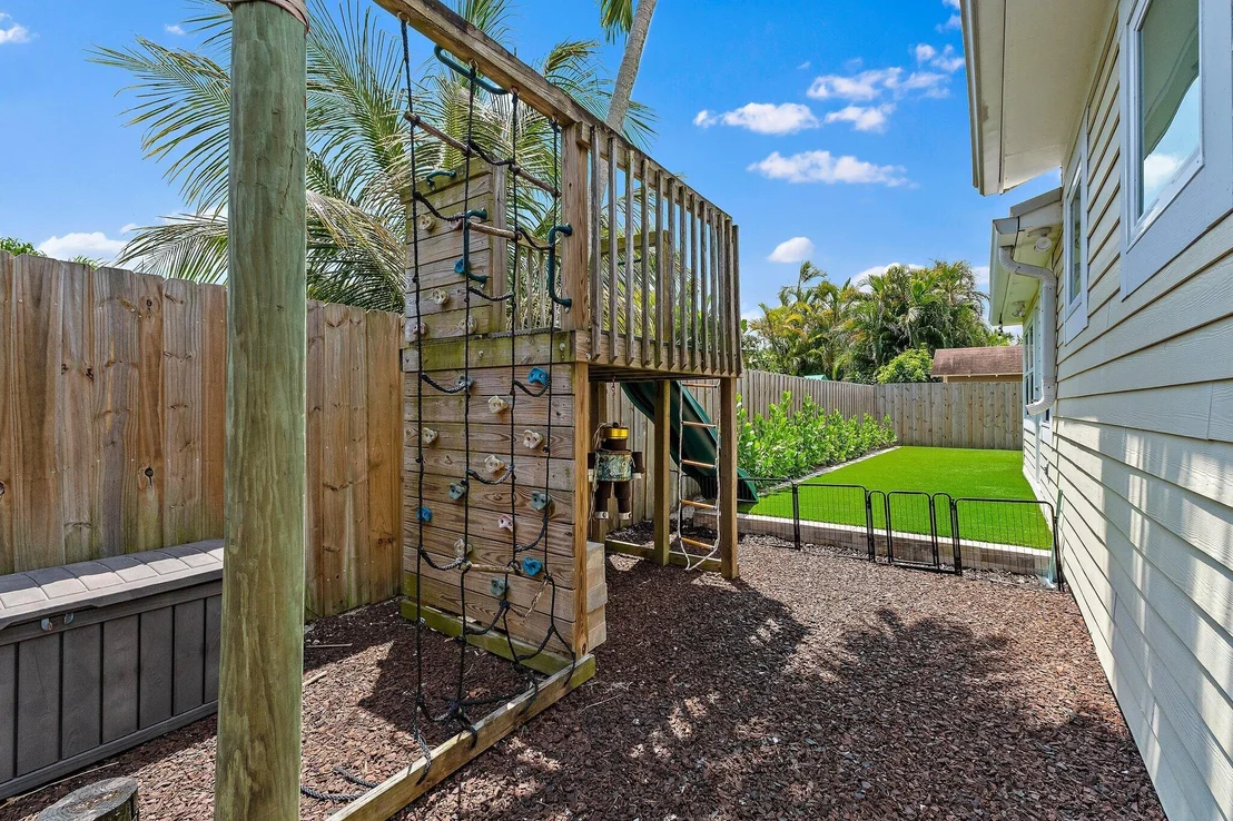 Photo of 715 Warren Drive