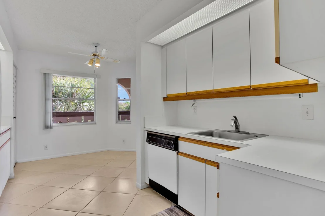 Photo of Unit D4 at 1601 Abaco Drive