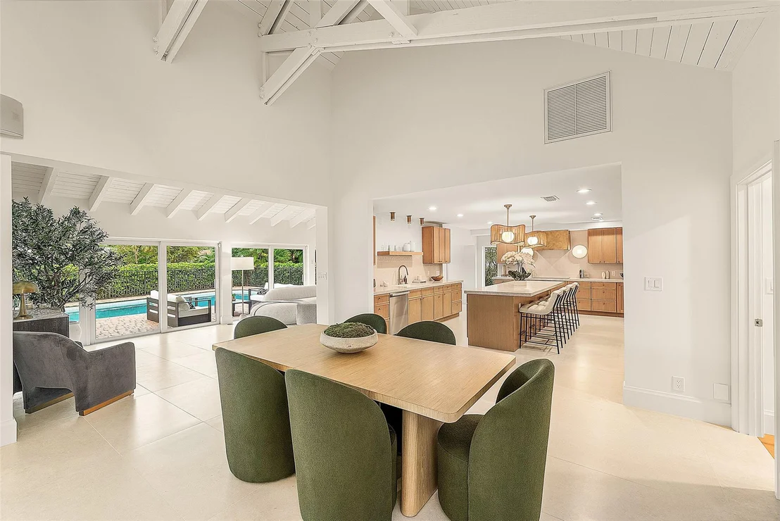 Photo of 4877 Pineview Circle