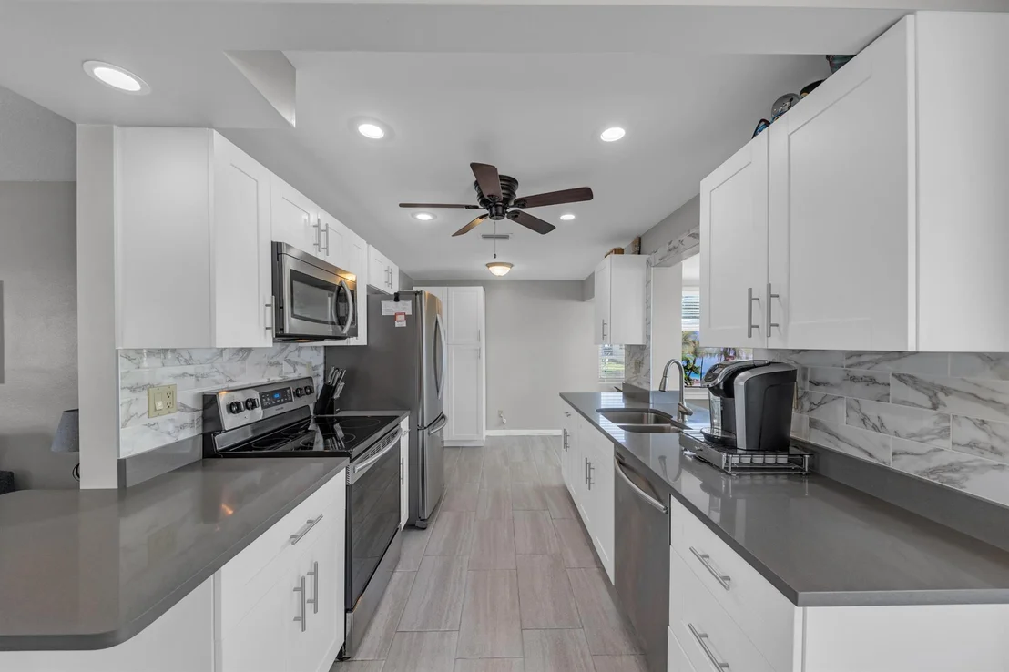 Photo of 2550 NW 2 Drive