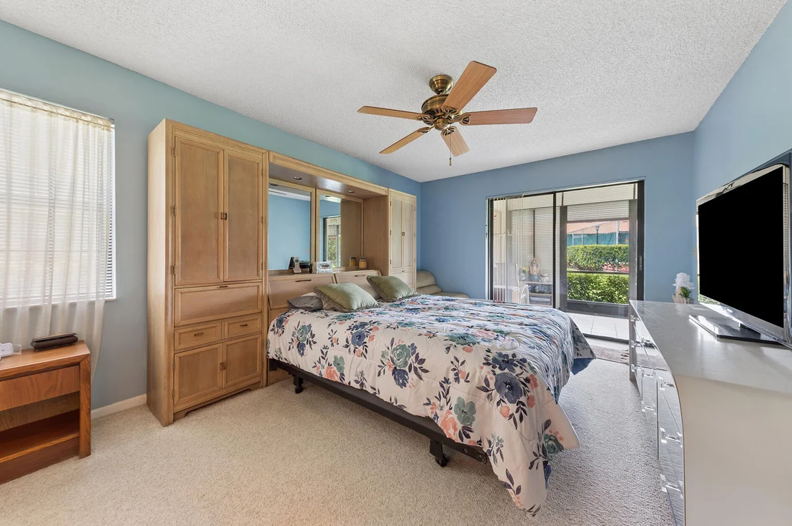 Photo of Unit A at 901 Pinecrest Circle
