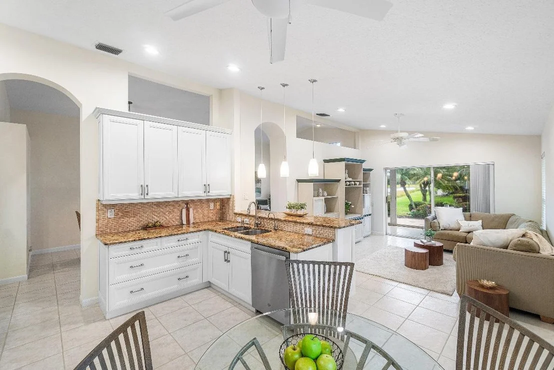 Photo of 6698 Sherbrook Drive