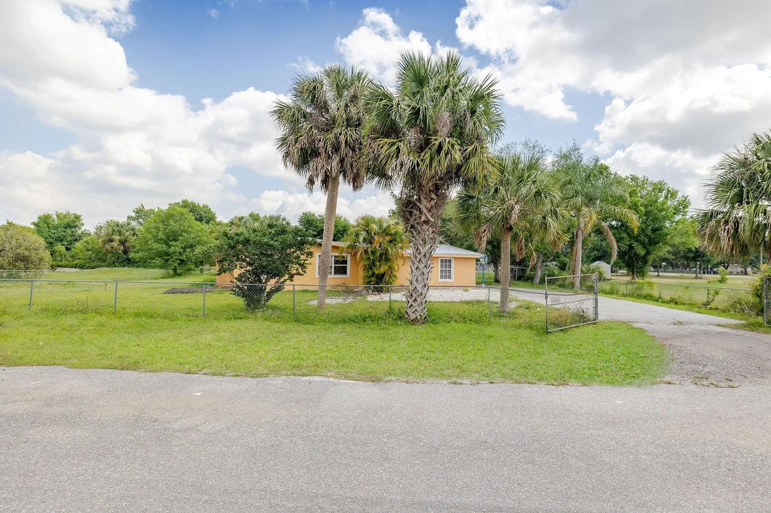 Photo of 3670 NW 27th Avenue