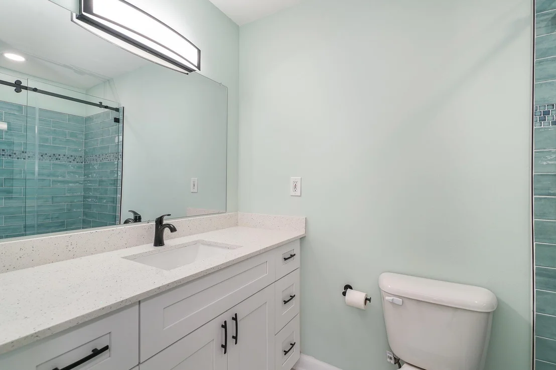 Photo of Unit D at 560 High Point Drive