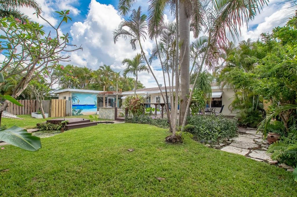 Photo of 1707 Crest Drive