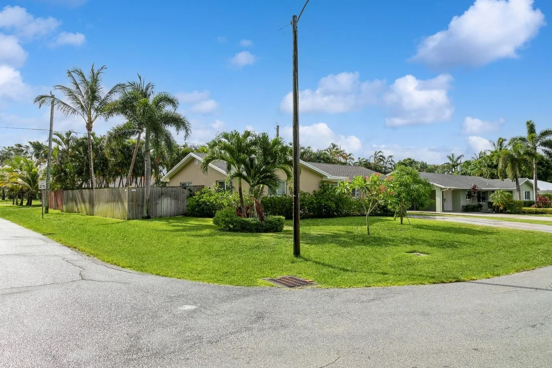 Photo of 1615 Venus Avenue