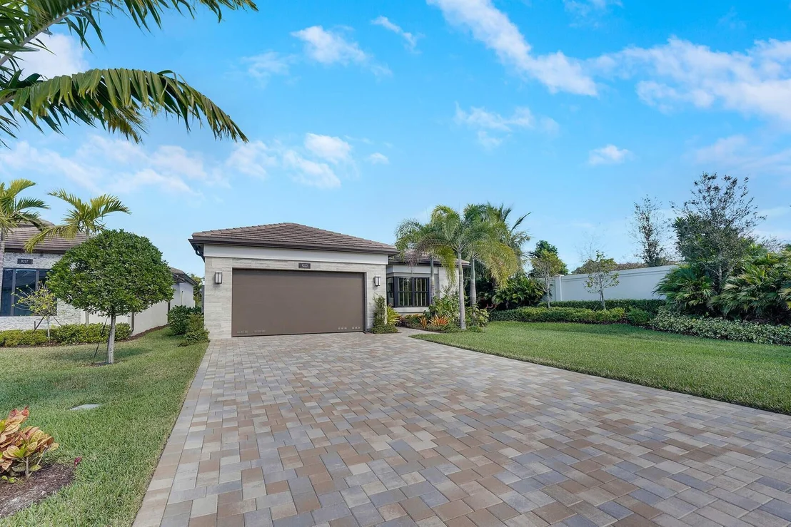 Photo of 9223 Mountain Pine Grove