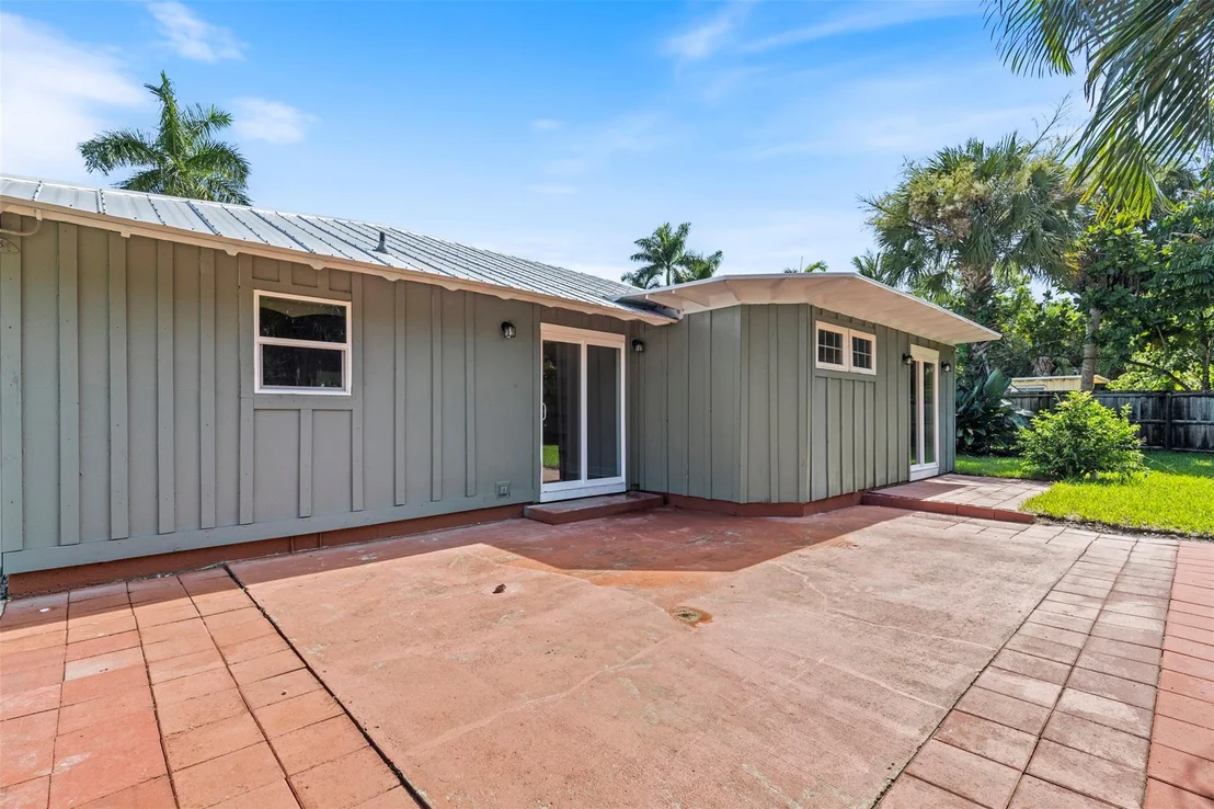 Photo of 333 SW Manor Drive