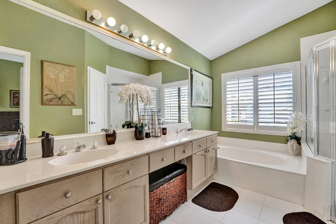 Photo of 165 Harbor Lake Circle