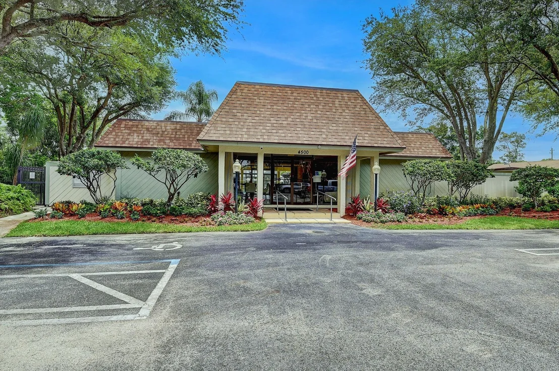 Photo of 4336 Palm Forest Drive