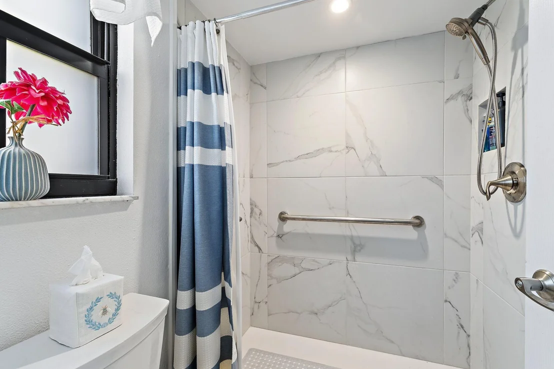 Photo of Unit F at 401 Pinecrest Circle