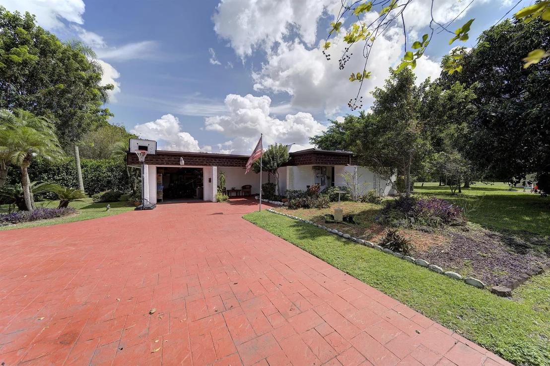 Photo of 5502 Mulberry Drive