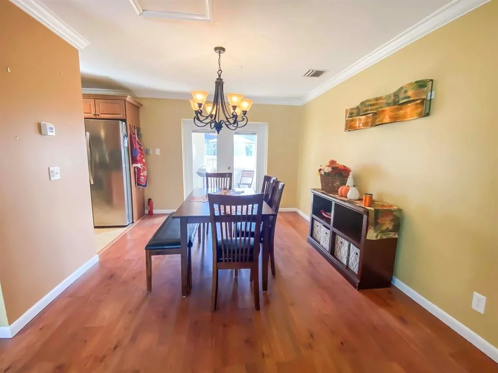 Photo of 109 W Pine Tree Avenue