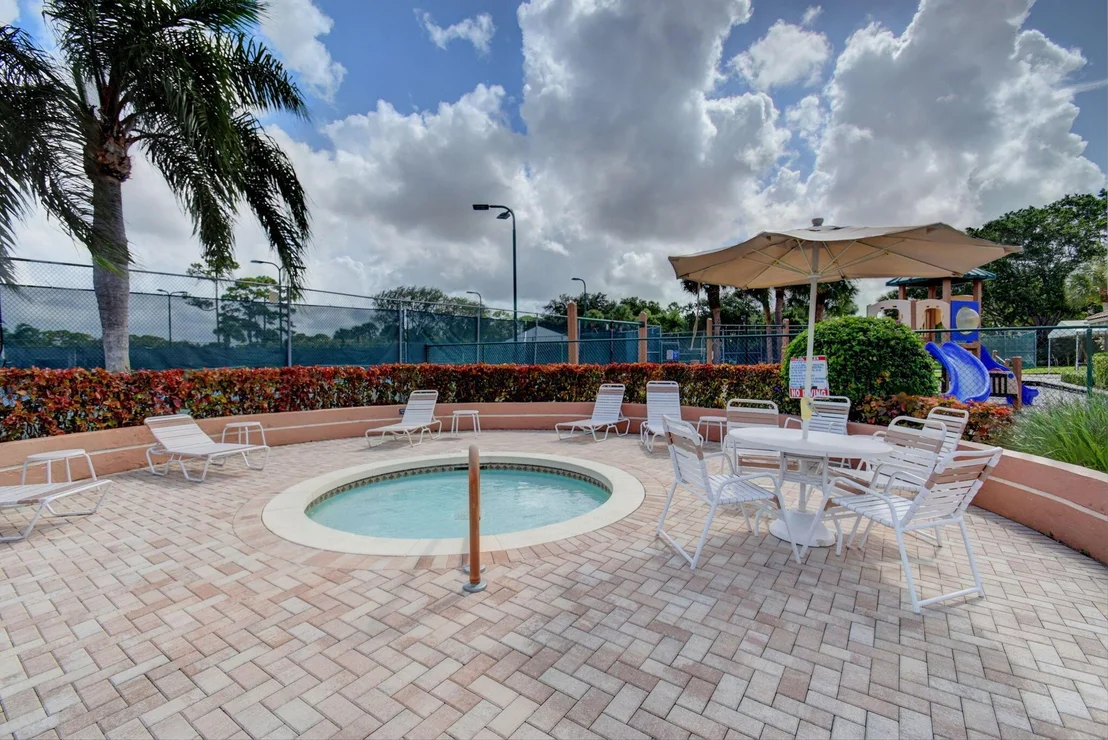 Photo of 2707 Pointe Circle