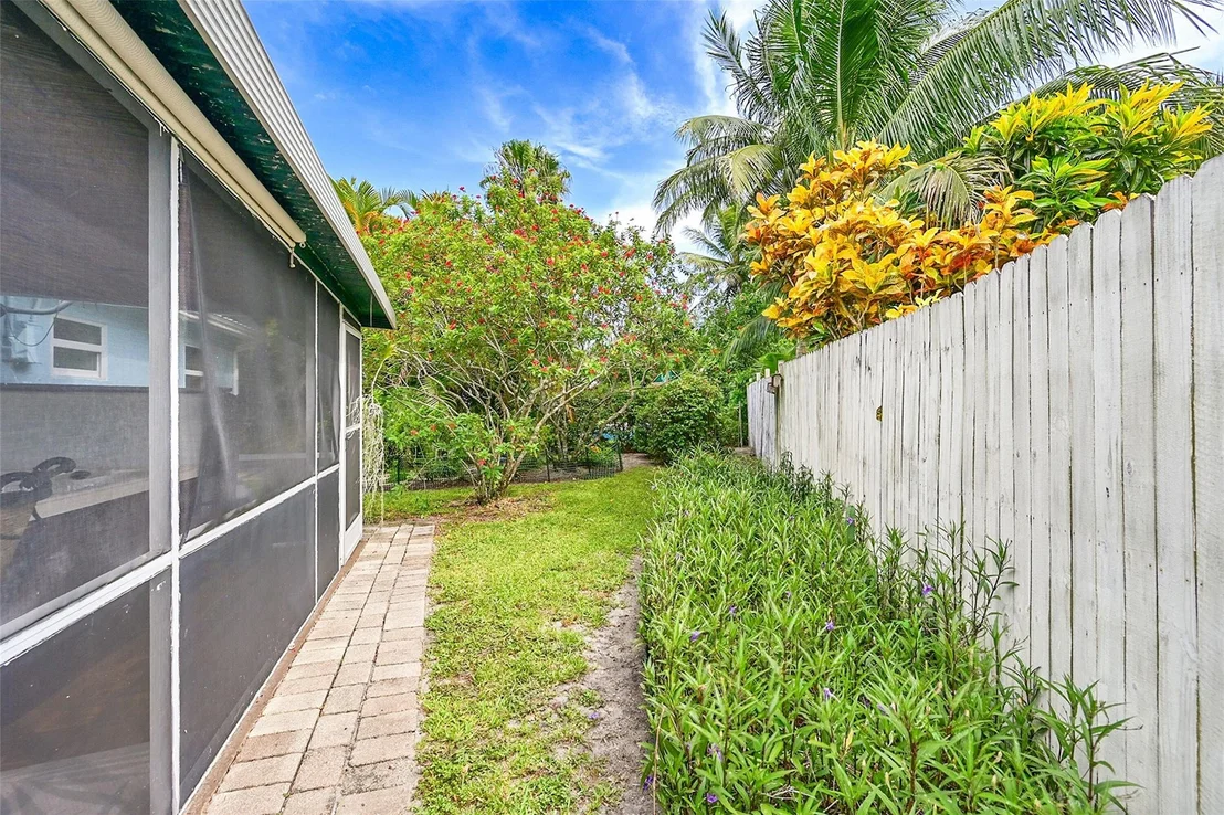 Photo of 2431 E River Drive