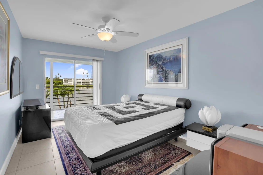 Photo of 2070 Exeter D