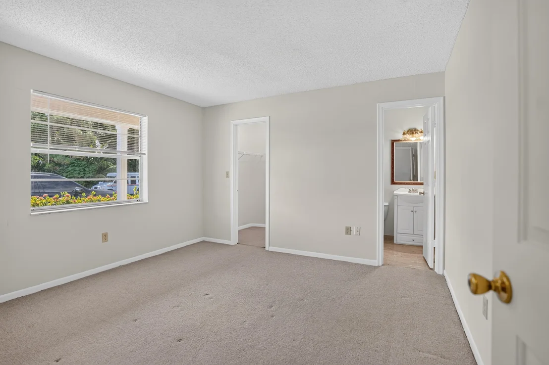 Photo of 702 PLACE TAVANT