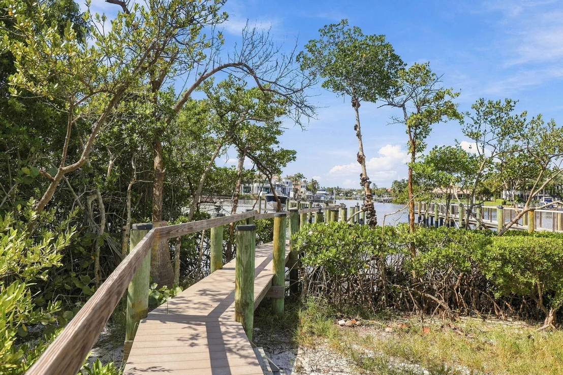 Photo of 352 River Edge Road