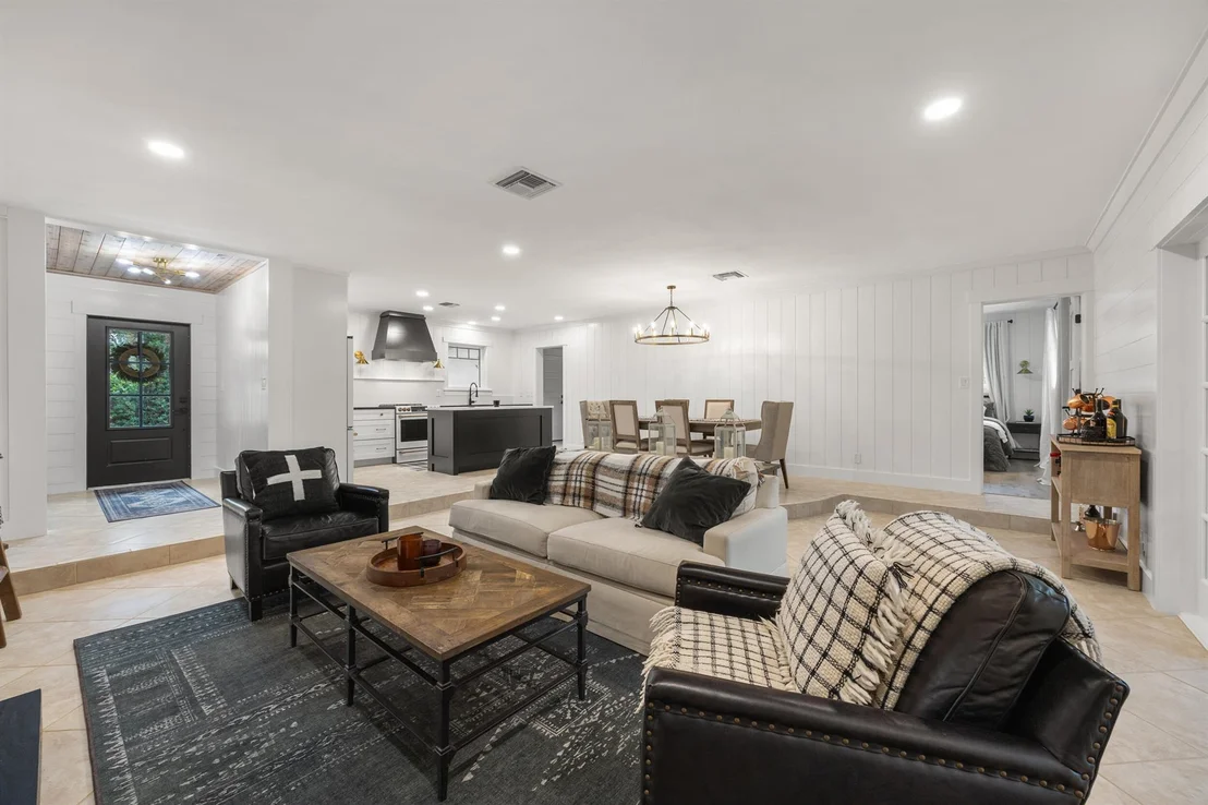 Photo of 370 Mars Avenue
