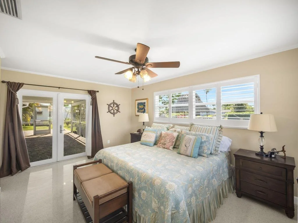 Photo of 1580 NW Lakeside Trail