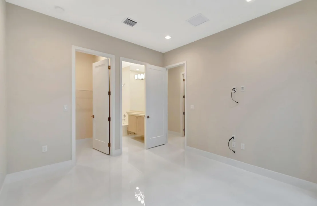 Photo of 9452 Riverside Park Drive