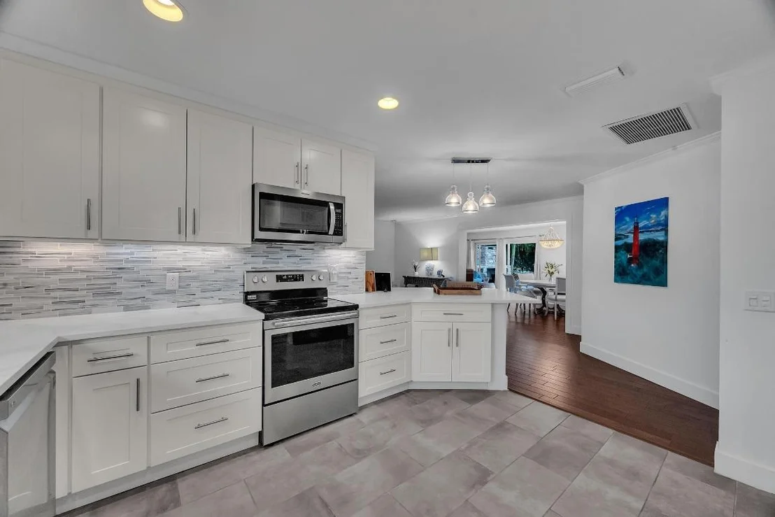 Photo of 924 Pompano Drive