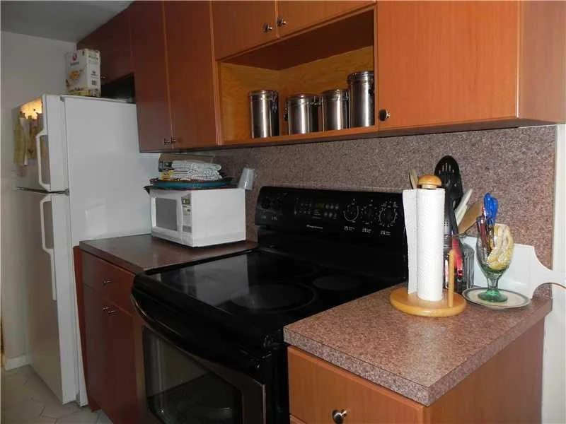 Photo of Unit 809 at 4350 Hillcrest Drive