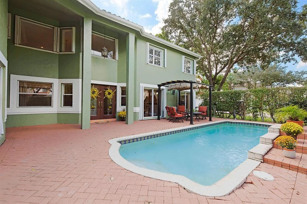 Photo of 5810 NW 60 Place
