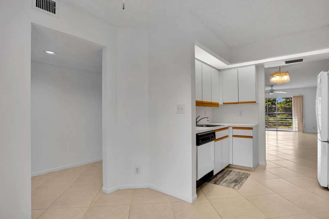 Photo of Unit D4 at 1601 Abaco Drive