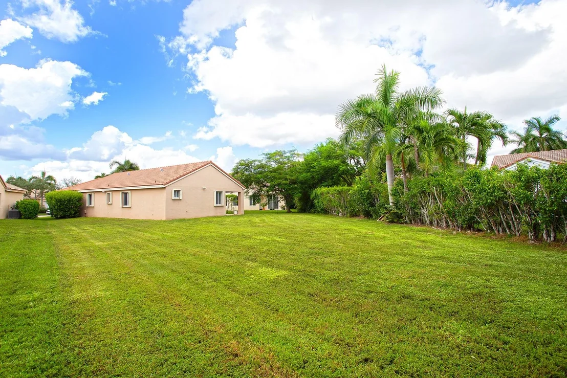 Photo of 1127 Alexander Bend
