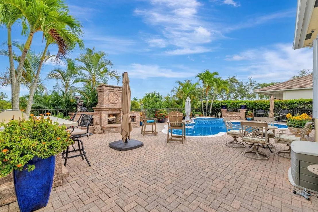 Photo of 699 SW River Bend Circle