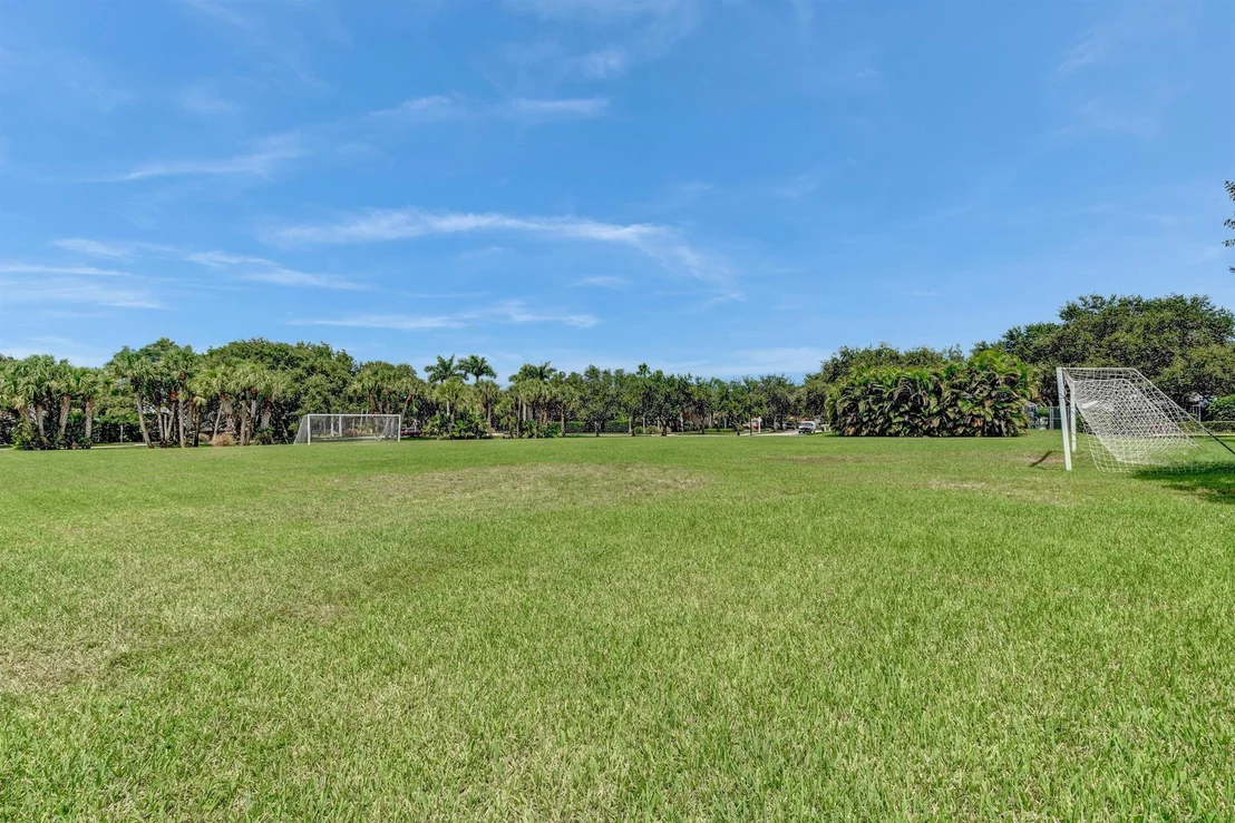 Photo of 1133 Egret Circle S