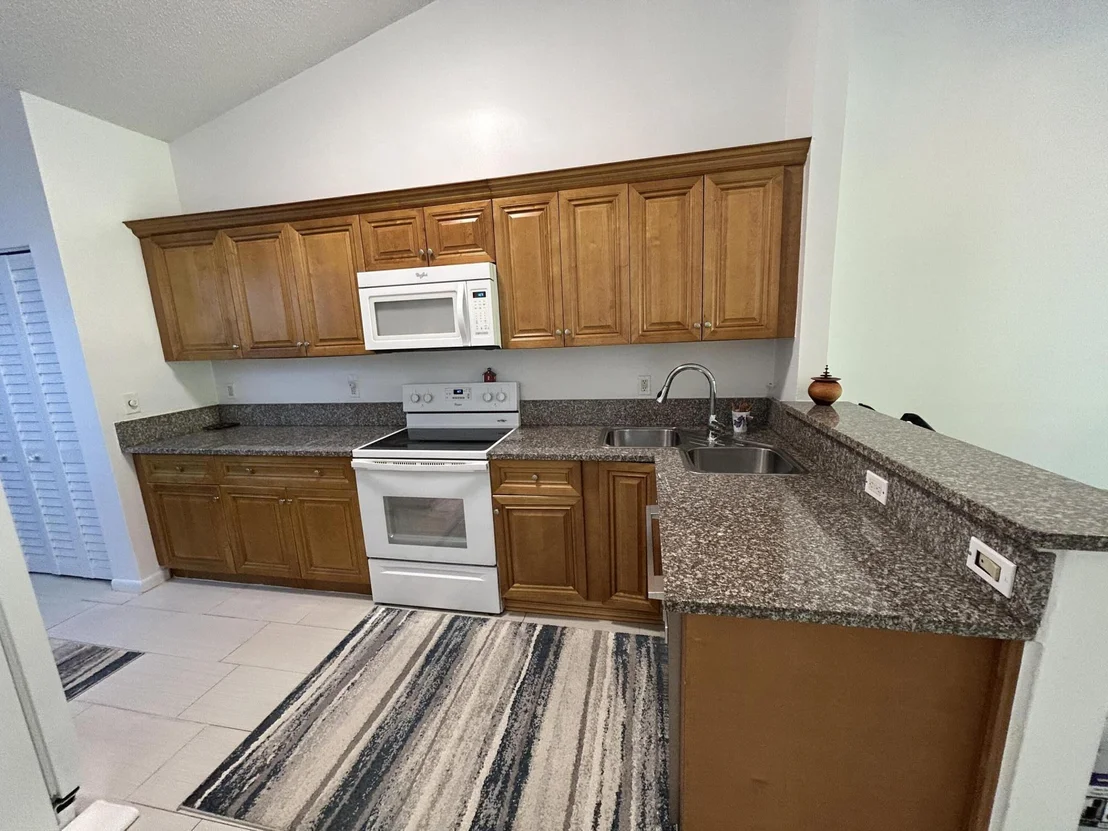 Photo of 7207 Le Chalet Boulevard