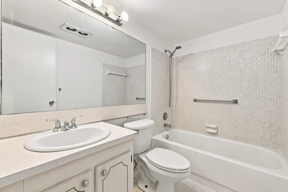 Photo of Unit 310 at 310 OAKRIDGE R Court