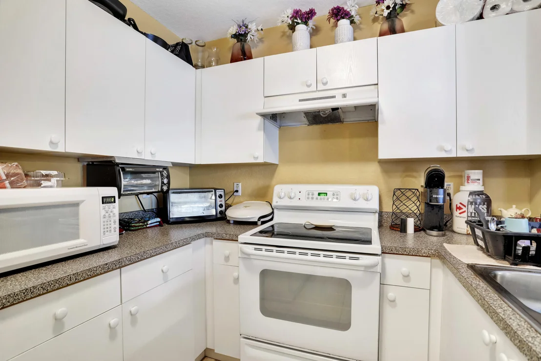 Photo of Unit 301 at 2901 Riverside Drive