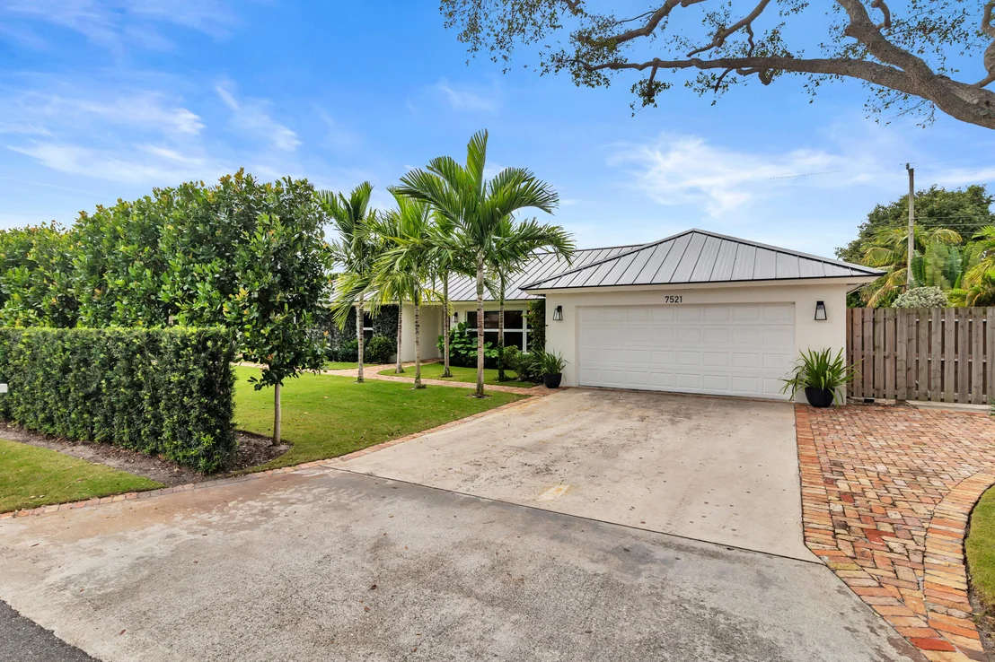 Photo of 7521 Edgewater Circle