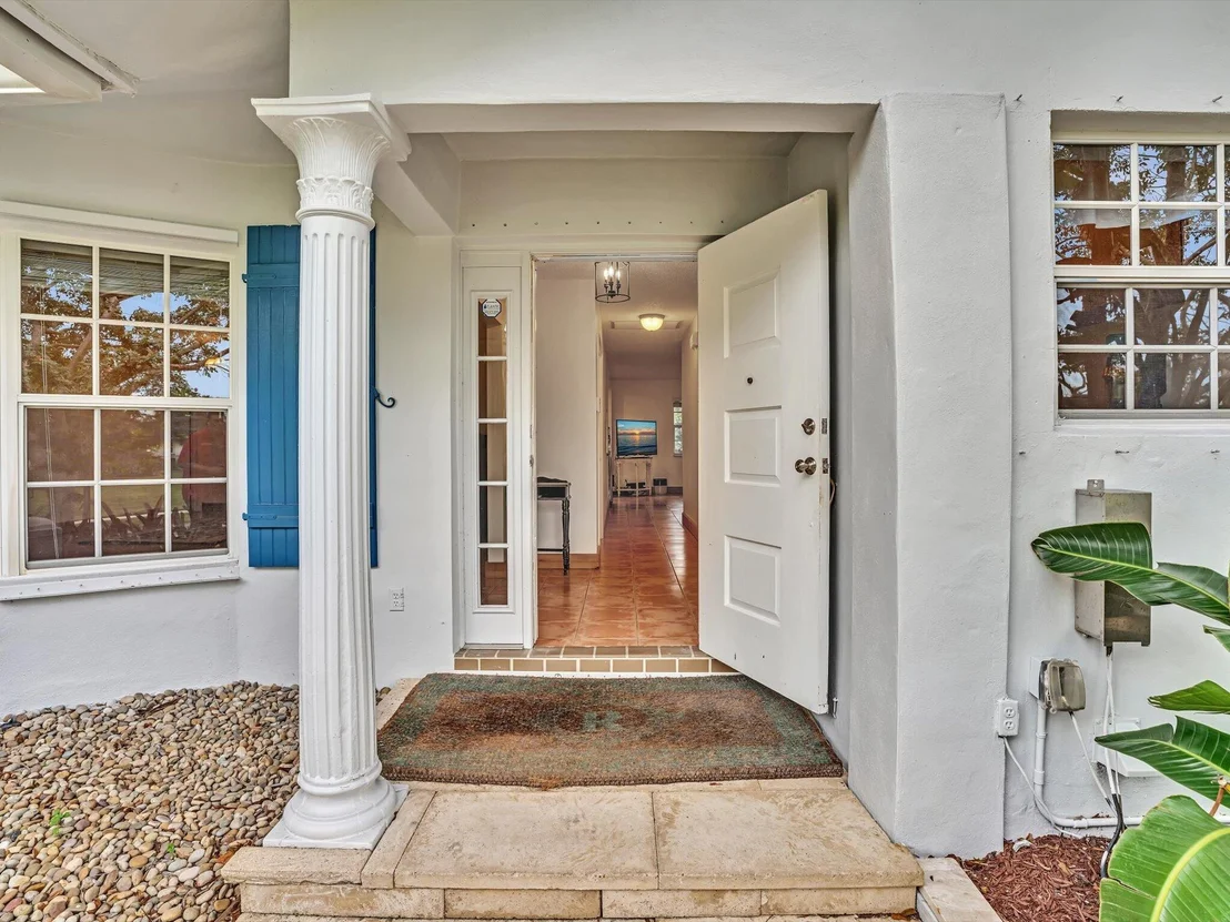 Photo of 3204 Lakeview Drive