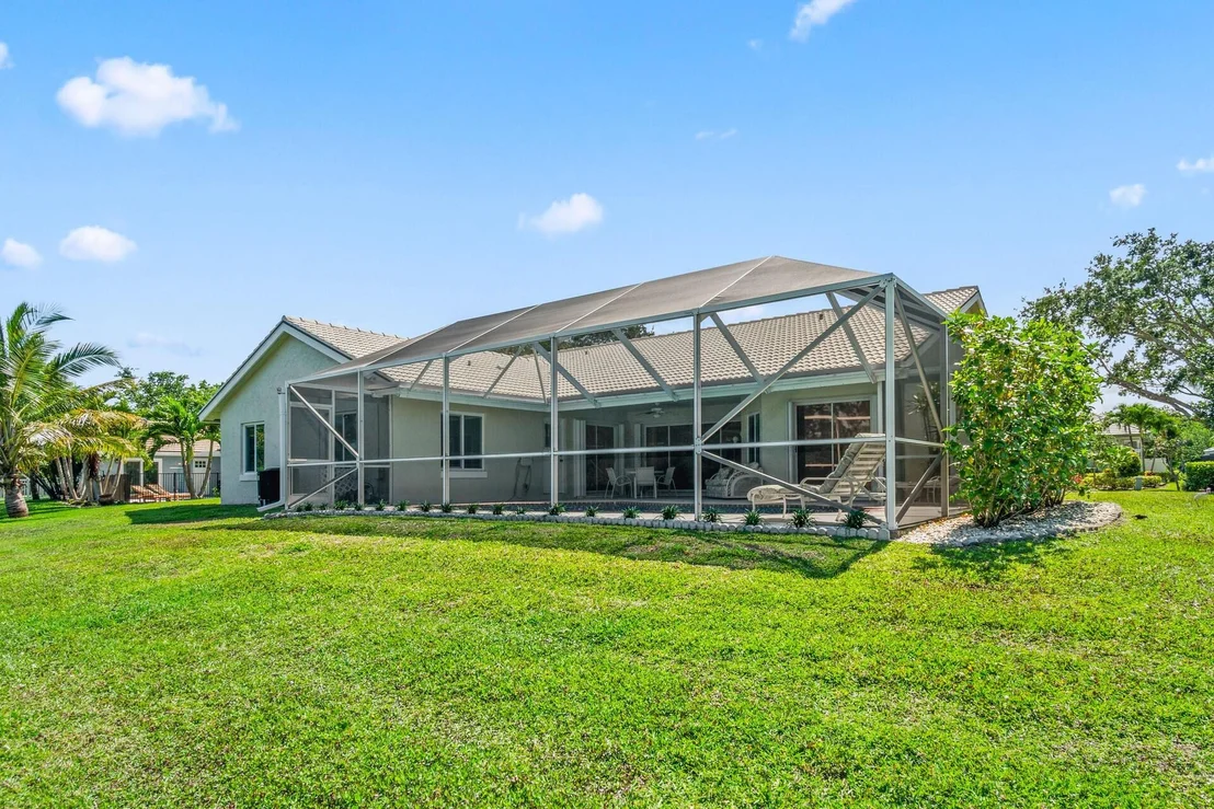 Photo of 18330 Lake Bend